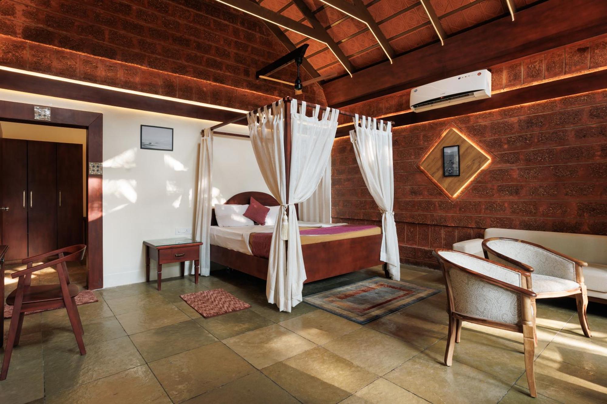 Sai Vishram Beach Resort Bainduru Luaran gambar