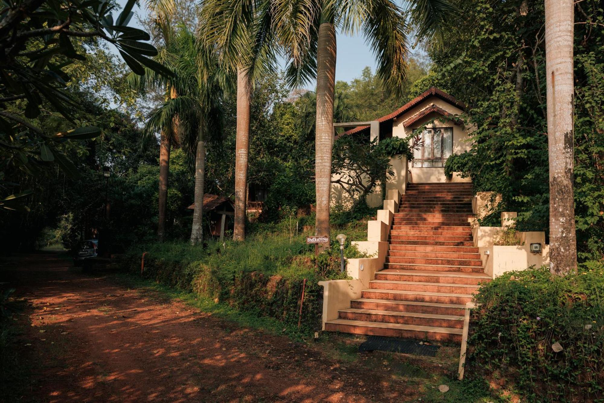 Sai Vishram Beach Resort Bainduru Luaran gambar