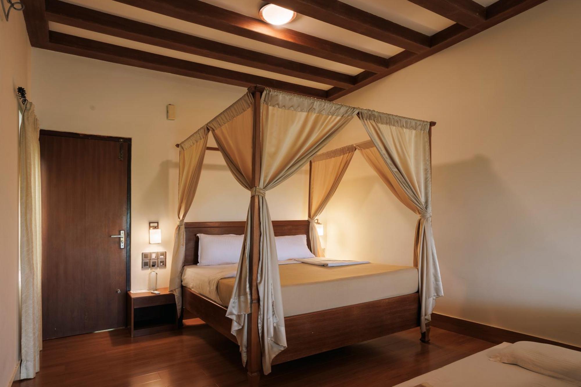 Sai Vishram Beach Resort Bainduru Luaran gambar