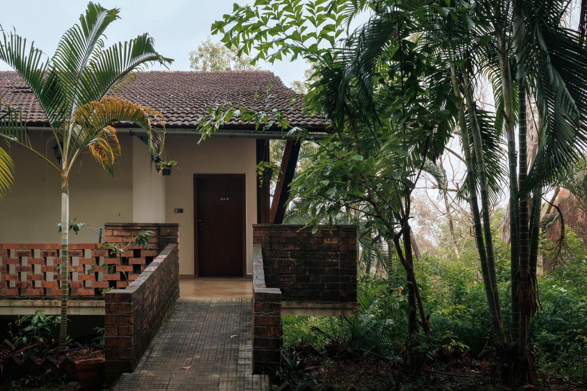 Sai Vishram Beach Resort Bainduru Luaran gambar